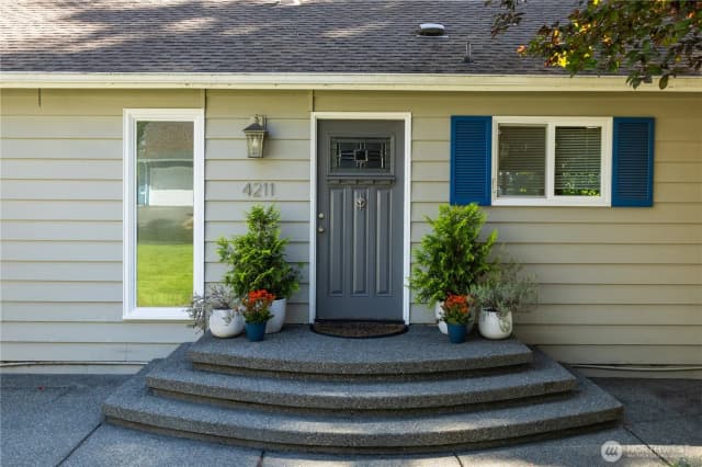 Property photo for 4211 Shoshone Street W, Tacoma photo 3