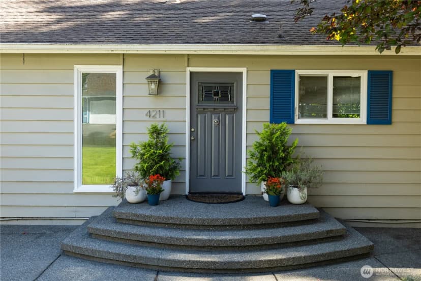Property photo for 4211 Shoshone Street W, Tacoma photo 3