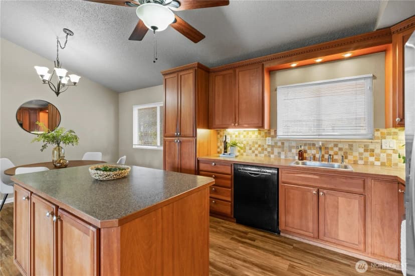 Property photo for 4211 Shoshone Street W, Tacoma photo 13