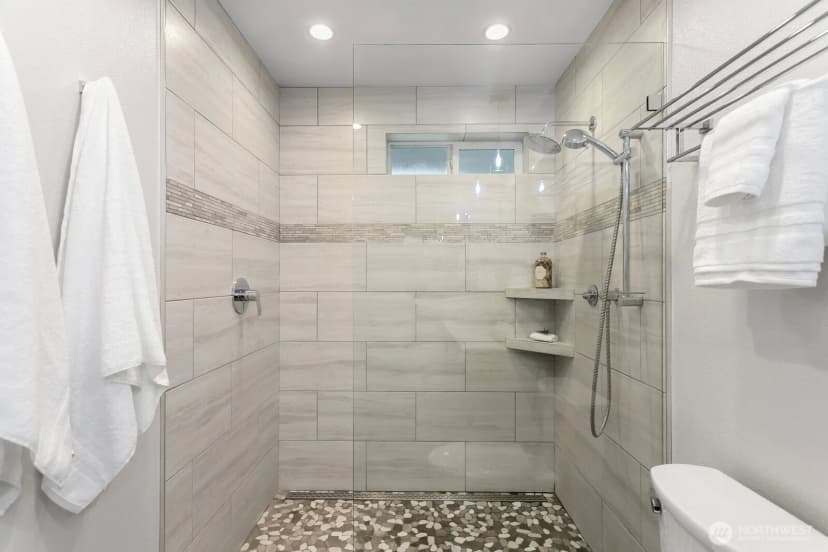 Property photo for 24020 Se 202nd Street, Maple Valley photo 19