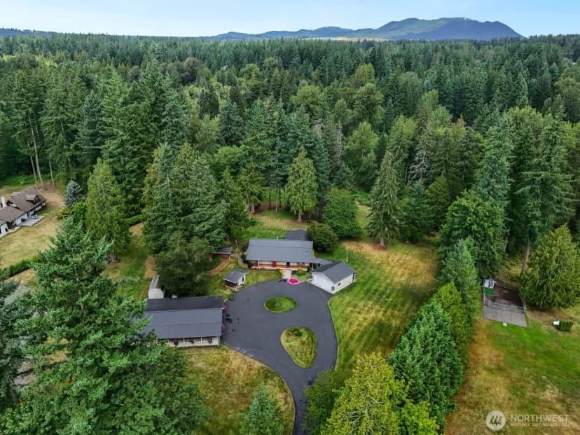 Property photo for 24020 Se 202nd Street, Maple Valley photo 3
