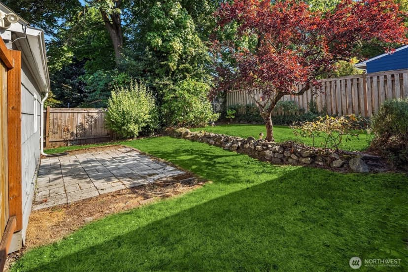 Property photo for 9756 Wallingford Avenue N, Seattle photo 21