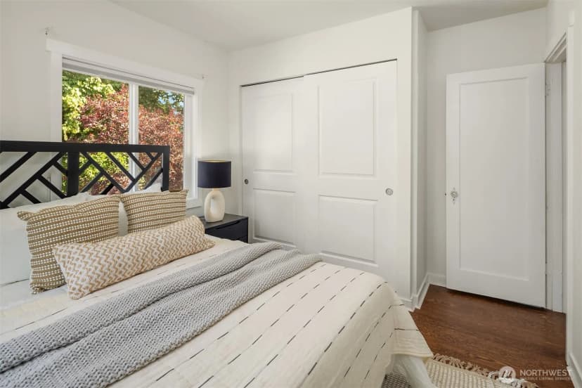Property photo for 9756 Wallingford Avenue N, Seattle photo 12