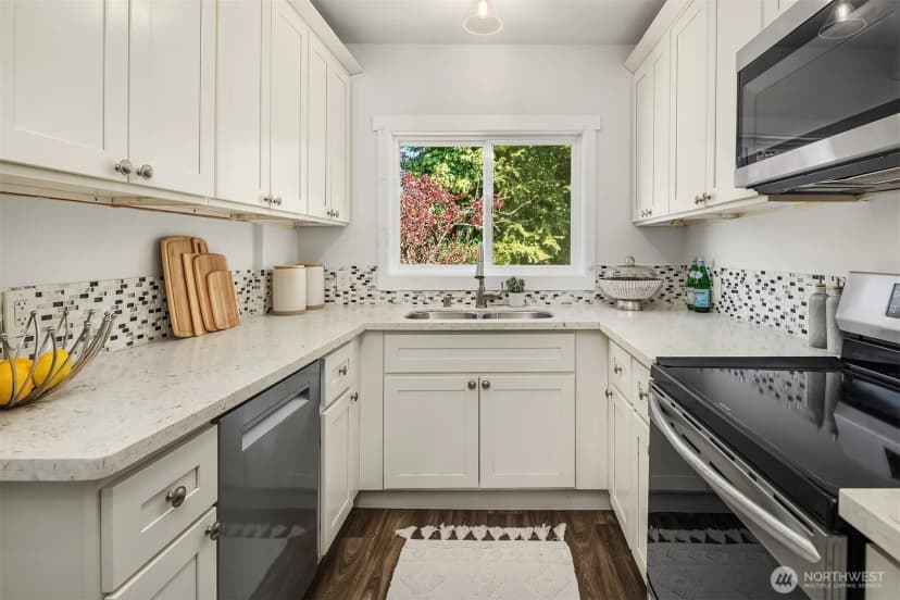 Property photo for 9756 Wallingford Avenue N, Seattle photo 8