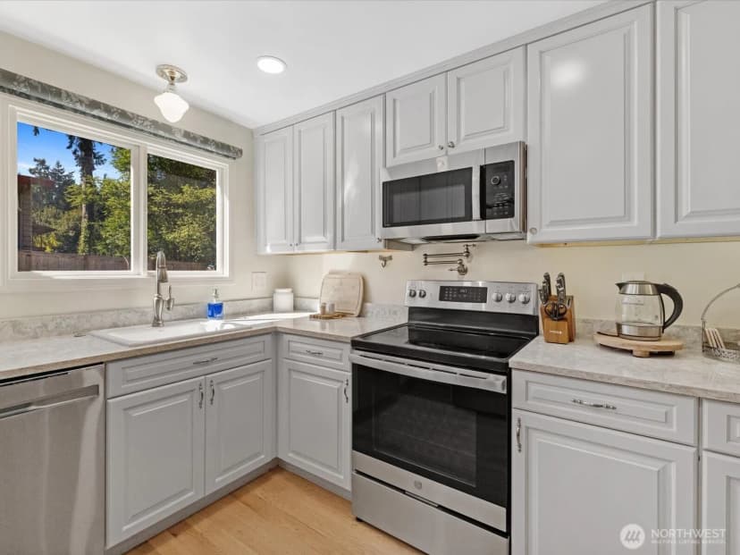 Property photo for 19508 88th Avenue W, Edmonds photo 9