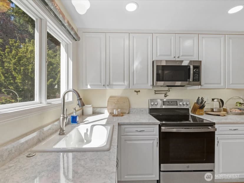 Property photo for 19508 88th Avenue W, Edmonds photo 11