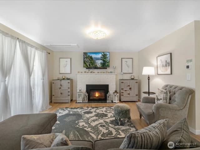 Property photo for 19508 88th Avenue W, Edmonds photo 5