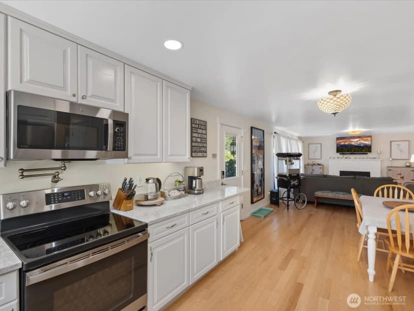 Property photo for 19508 88th Avenue W, Edmonds photo 12