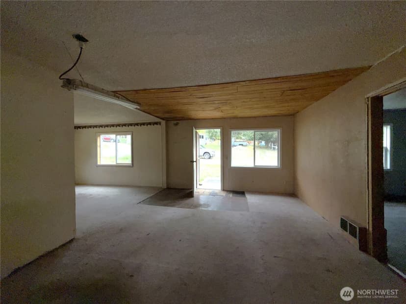 Property photo for 653 E 9th Street, Republic photo 10