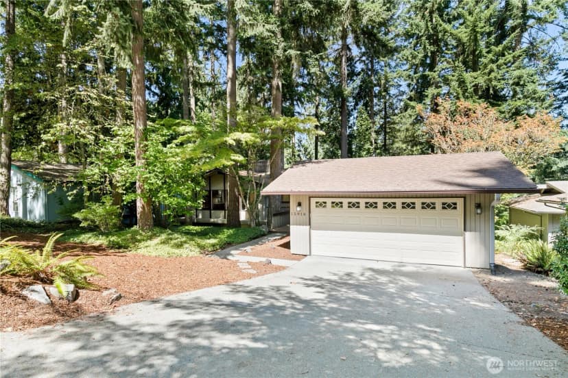 Property photo for 15916 Se 42nd Place, Bellevue