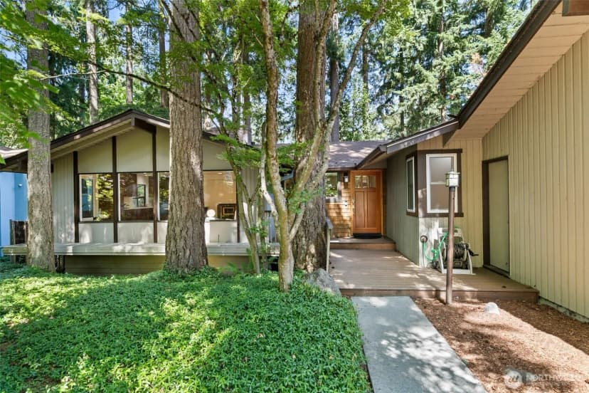 Property photo for 15916 Se 42nd Place, Bellevue photo 2