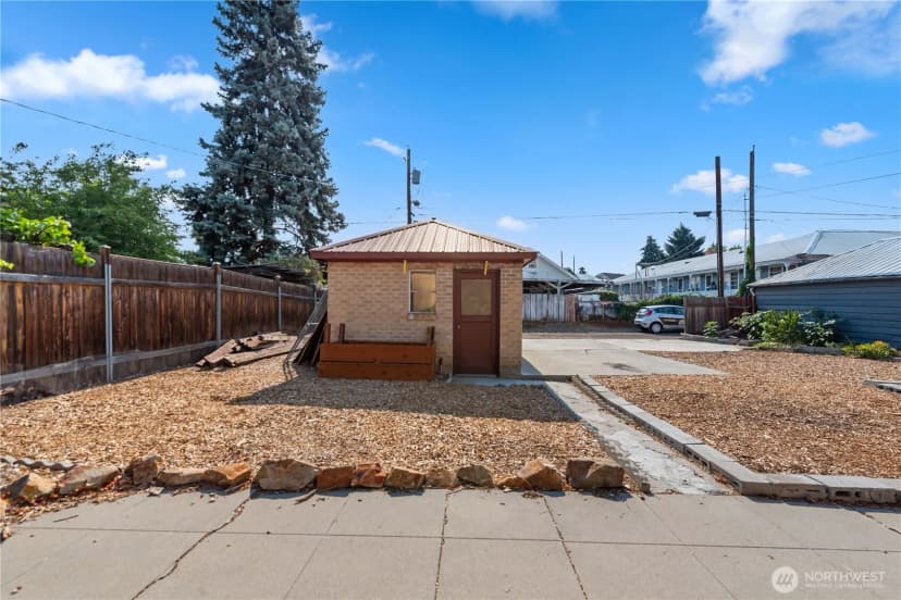 Property photo for 721 Yakima Street, Wenatchee photo 37