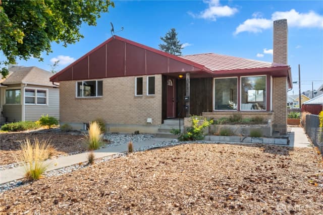 Property photo for 721 Yakima Street, Wenatchee photo 2