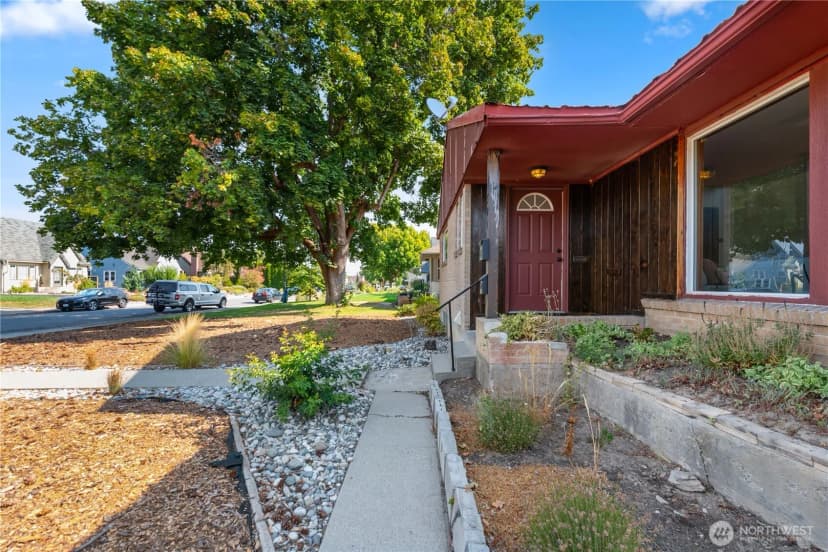 Property photo for 721 Yakima Street, Wenatchee photo 7