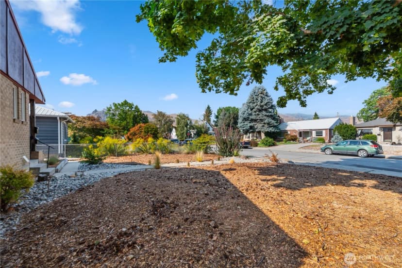 Property photo for 721 Yakima Street, Wenatchee photo 5