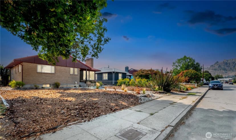 Property photo for 721 Yakima Street, Wenatchee