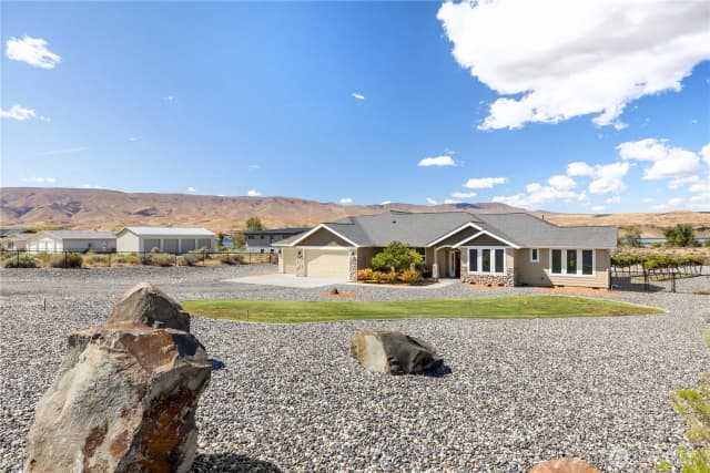 Property photo for 702 Lakeside Way Sw, Mattawa photo 3