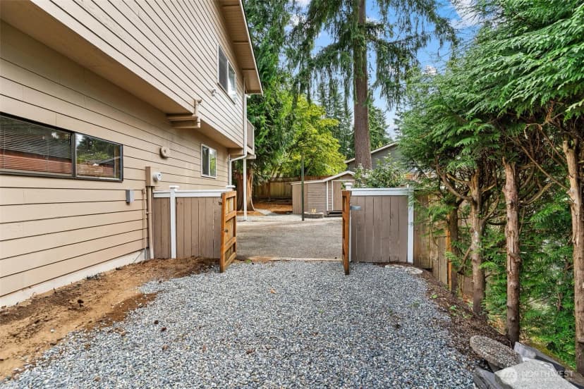 Property photo for 16915 Ne 98th Court, Redmond photo 33