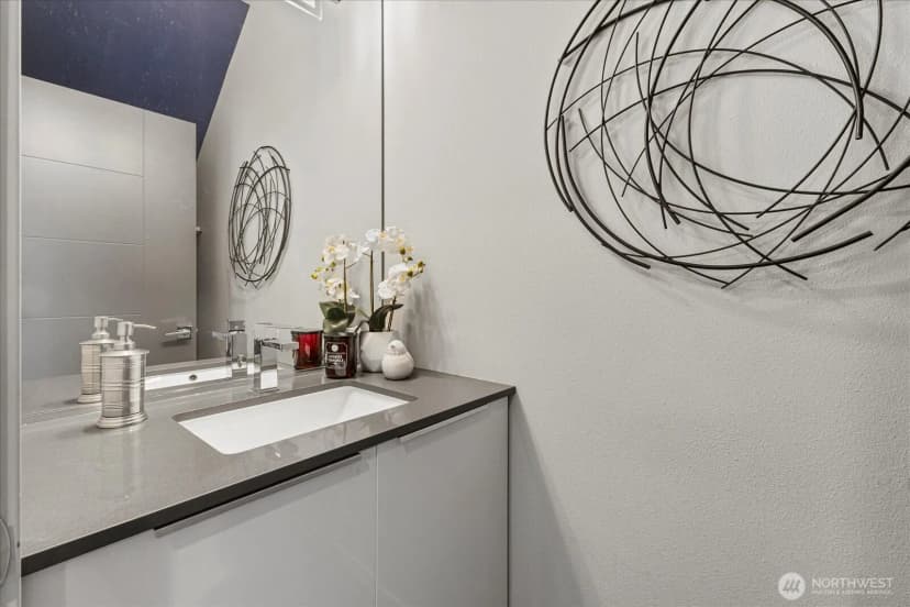 Property photo for 4300 Sw Mills Street, Seattle photo 11