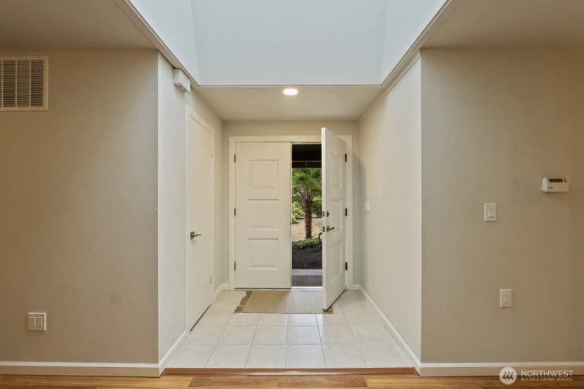Property photo for 12522 Ne 138th Place, Kirkland photo 6