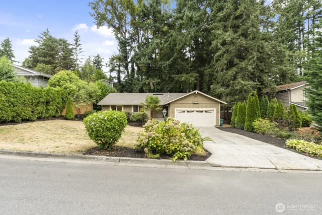 Property photo for 12522 Ne 138th Place, Kirkland photo 2