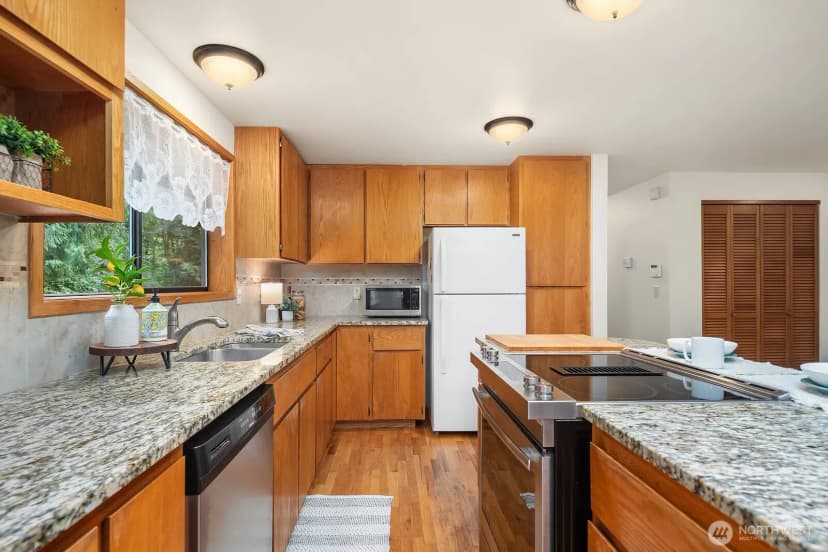 Property photo for 24024 244th Avenue Se, Maple Valley photo 15