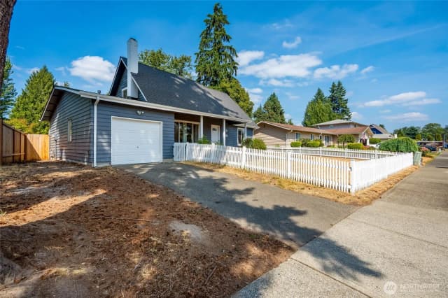 Property photo for 1613 36th Street Se, Auburn photo 2