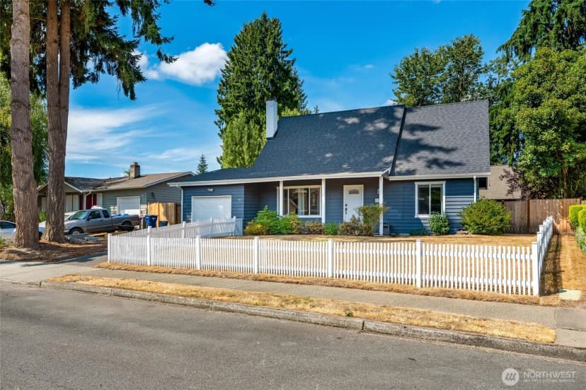 Property photo for 1613 36th Street Se, Auburn