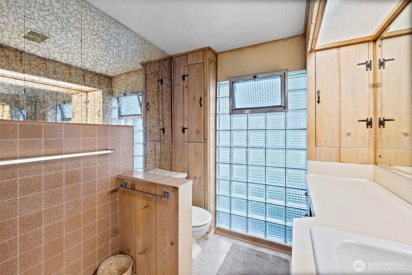 Property photo for 16023 35th Avenue Ne, Lake Forest Park photo 25