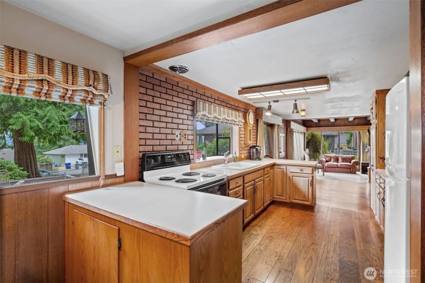 Property photo for 16023 35th Avenue Ne, Lake Forest Park photo 12