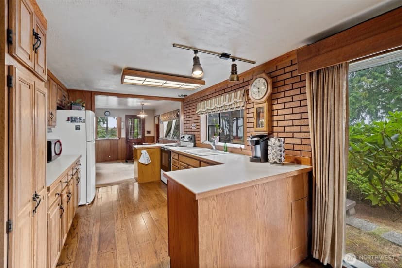 Property photo for 16023 35th Avenue Ne, Lake Forest Park photo 10