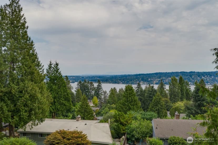 Property photo for 16023 35th Avenue Ne, Lake Forest Park photo 17