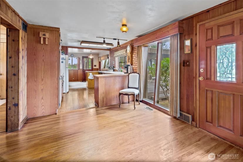 Property photo for 16023 35th Avenue Ne, Lake Forest Park photo 4