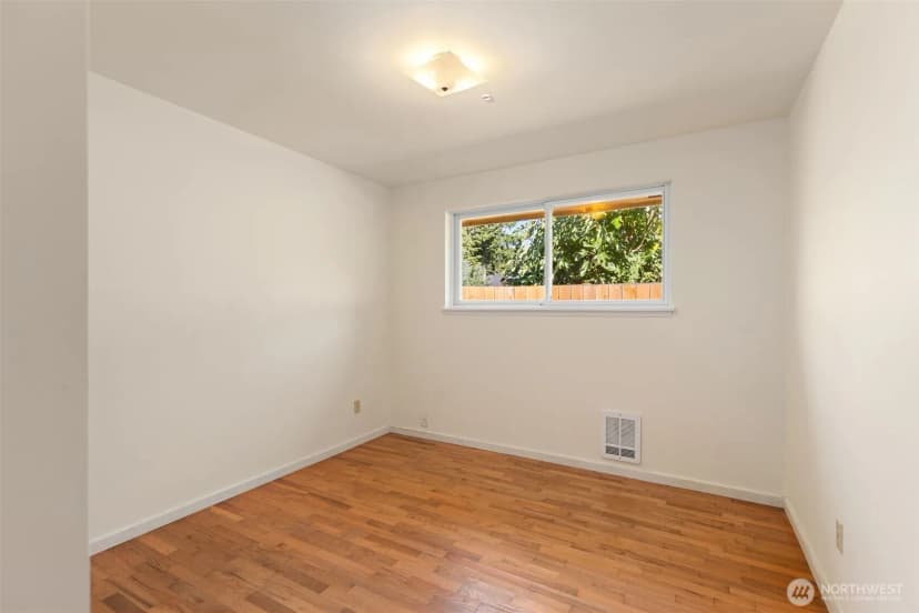 Property photo for 2604 Strassburg Street Ne, Bremerton photo 19