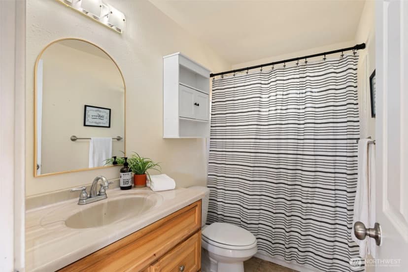 Property photo for 2604 Strassburg Street Ne, Bremerton photo 15