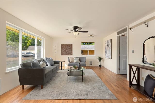 Property photo for 2604 Strassburg Street Ne, Bremerton photo 4