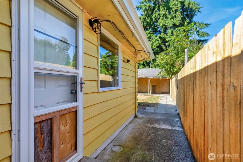Property photo for 2604 Strassburg Street Ne, Bremerton photo 23