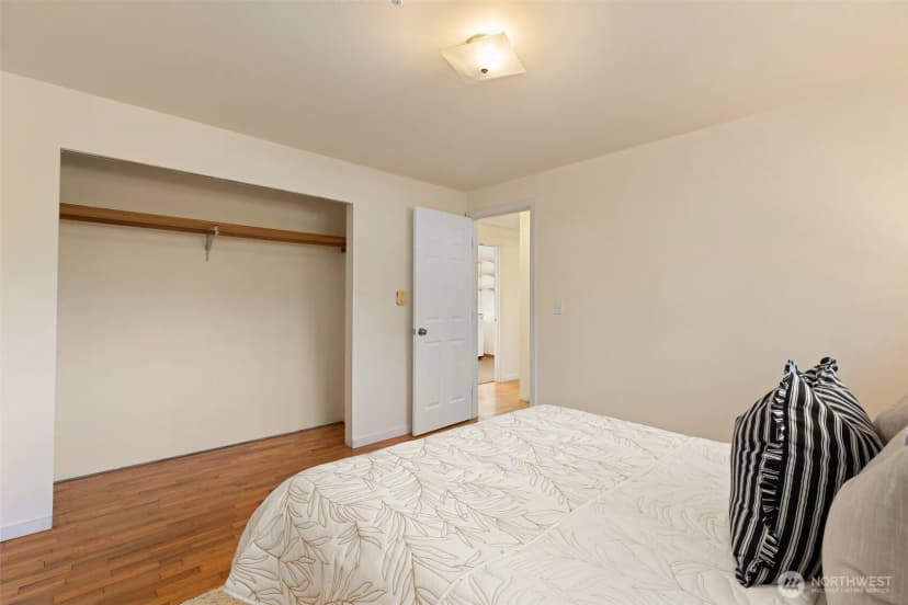 Property photo for 2604 Strassburg Street Ne, Bremerton photo 14