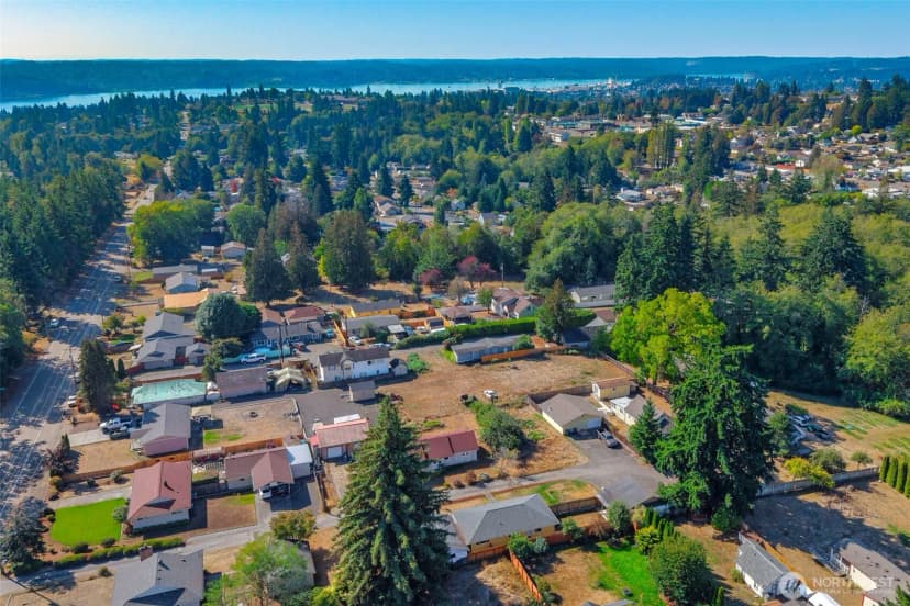 Property photo for 2604 Strassburg Street Ne, Bremerton photo 29