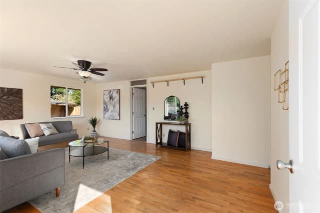Property photo for 2604 Strassburg Street Ne, Bremerton photo 3