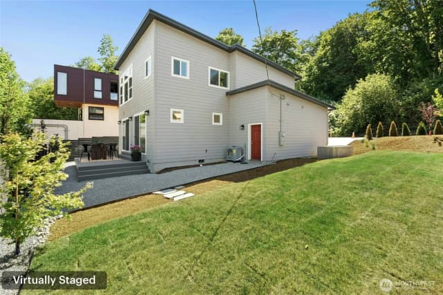 Property photo for 3010 Fauntleroy Avenue Sw, Seattle photo 2