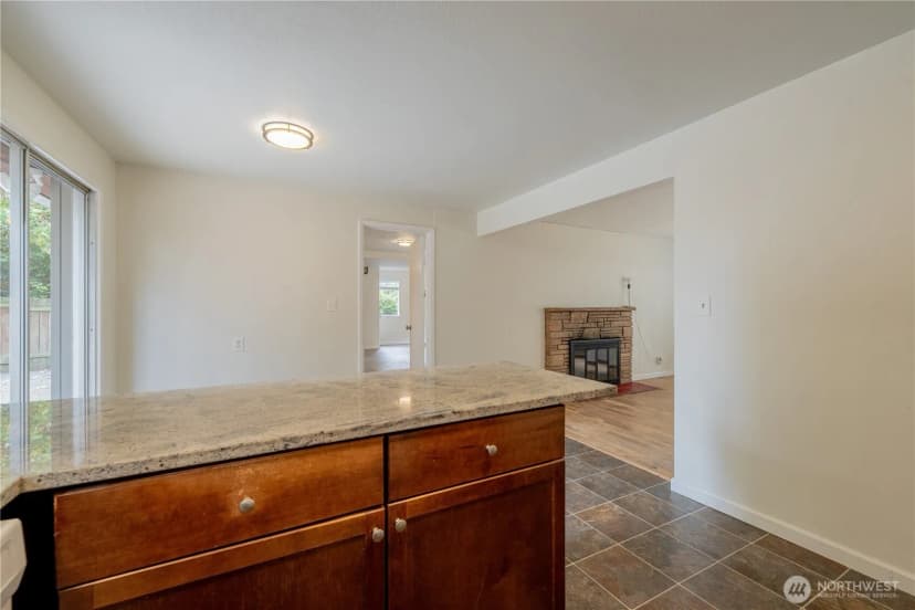 Property photo for 20318 19th Avenue Ne, Shoreline photo 12