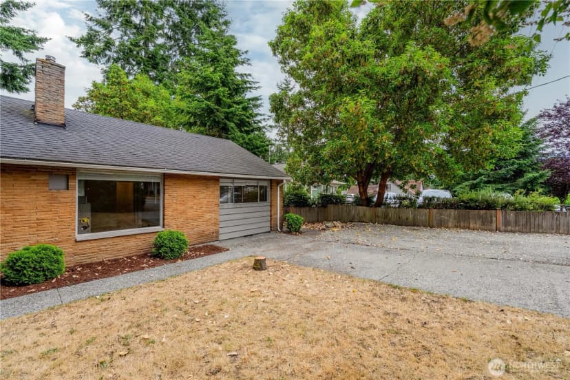 Property photo for 20318 19th Avenue Ne, Shoreline photo 32