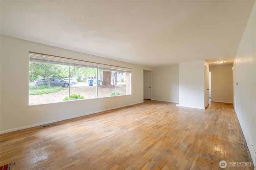 Property photo for 20318 19th Avenue Ne, Shoreline photo 8