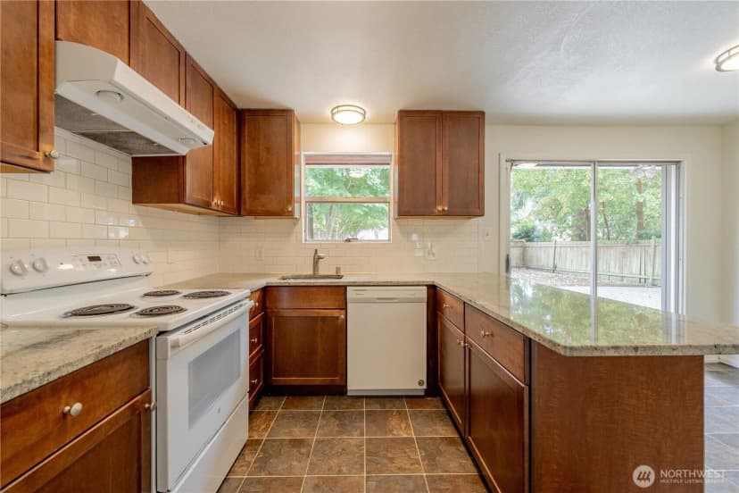 Property photo for 20318 19th Avenue Ne, Shoreline photo 11