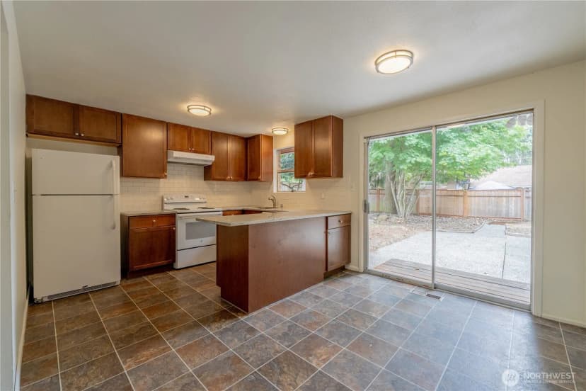 Property photo for 20318 19th Avenue Ne, Shoreline photo 10