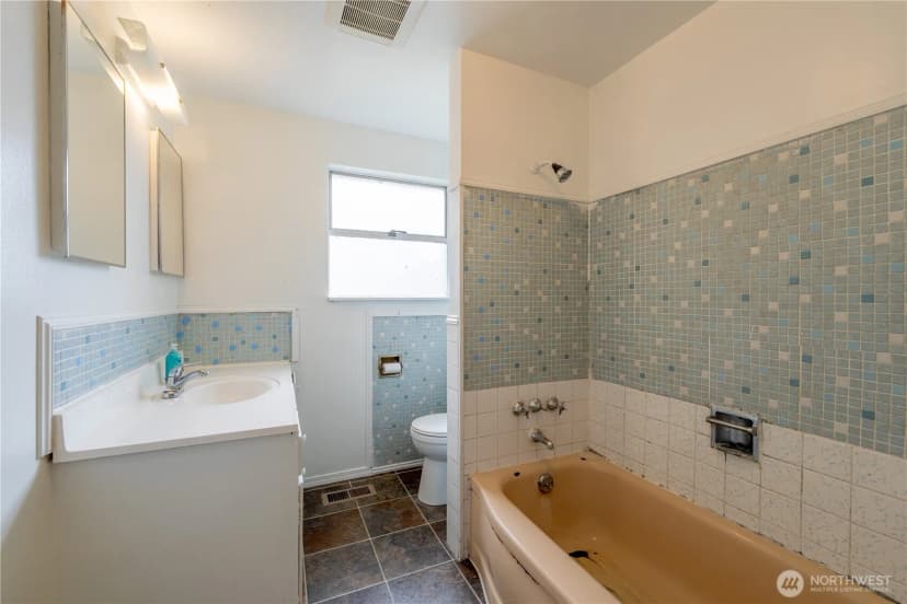 Property photo for 20318 19th Avenue Ne, Shoreline photo 18