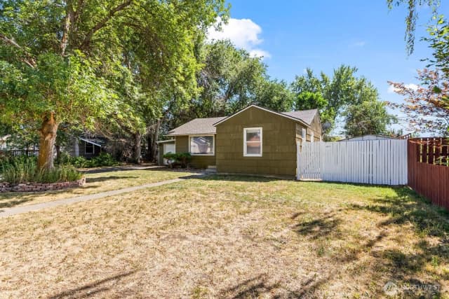 Property photo for 704 E Hobert Avenue, Ellensburg photo 2