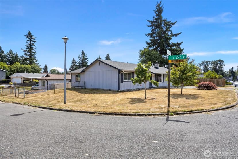 Property photo for 29540 32nd Place S, Auburn photo 2