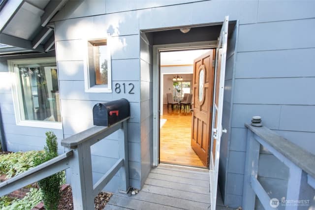 Property photo for 812 Thomas Street Sw, Olympia photo 3